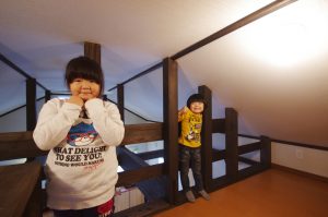 写真：子どもたちが大喜びの吹き抜けとロフトがあるコンパクト住宅 〜札幌市白石区 蜂矢邸〜(3)