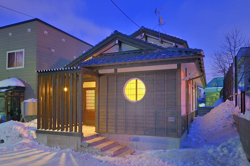 古民家の風情を表現した瓦屋根と大きな梁 札幌市北区 中田邸 施工実績 和風住宅の北一タカハシ建設